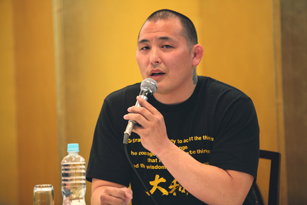 記者会見